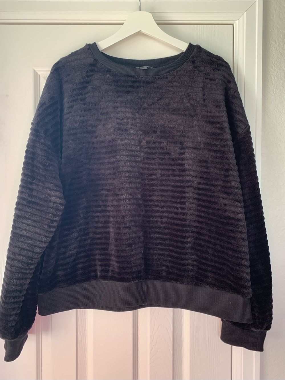 Simply Vera Vera Wang Women’s Black Plush Crewneck Sweater